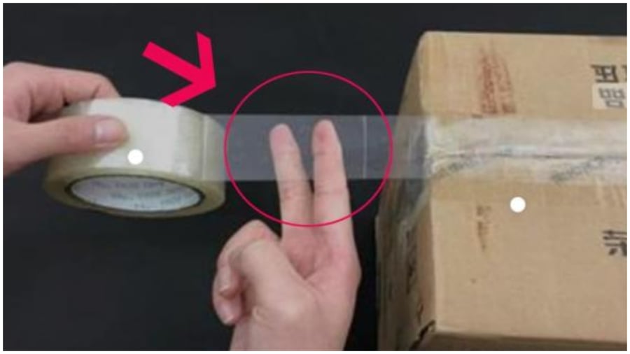 Cắt băng dính bằng hai ngón tay nhanh gọn nhẹ