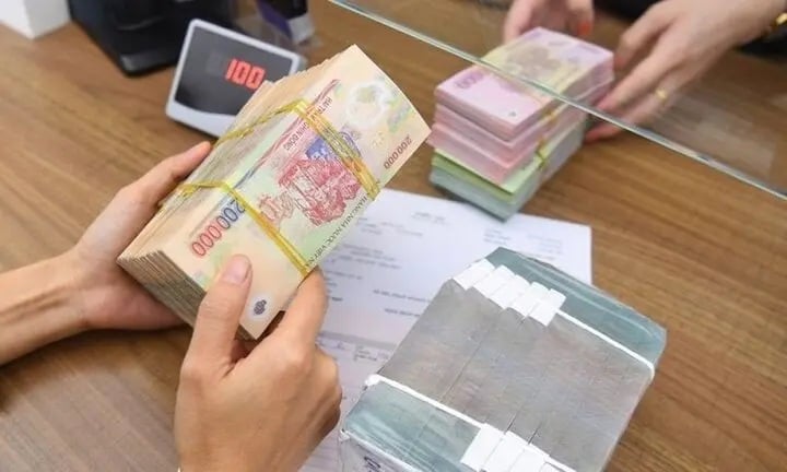 Gửi tiền tiết kiệm ngân hàng