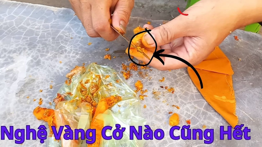 Làm sạch vết nghệ vàng