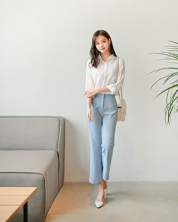 Áo sơ mi trắng và quần âu giúp nàng tiết kiệm thời gian và công sức mỗi sáng.