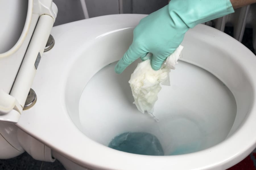 Một số dấu hiệu cho thấy bồn cầu nhà bạn đang bị nghẹt, cần giải quyết ngay lập tức