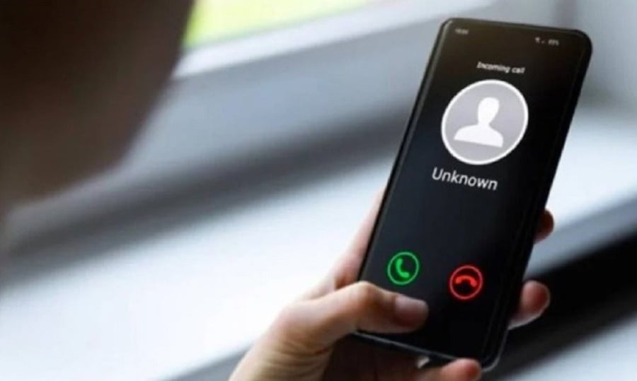 Khi nhận cuộc gọi từ một số lạ và bạn nhấc máy, đối phương sẽ hỏi 