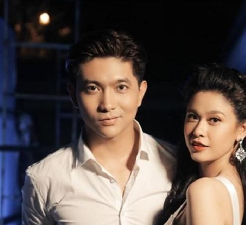 Vừa qua, Tim gây xôn xao khi đăng ảnh và thể hiện tình cảm bên một cô gái. Bên cạnh ý kiến cho rằng Tim có người mới thì có người cũng đồn đoán anh quay lại với Trương Quỳnh Anh. Mới đây, Tim trực tiếp khẳng định cô gái trong bức ảnh tình tứ của anh không phải là Trương Quỳnh Anh. Khi có người khuyên nên tái hơp. Tim thẳng thắn bày tỏ: 