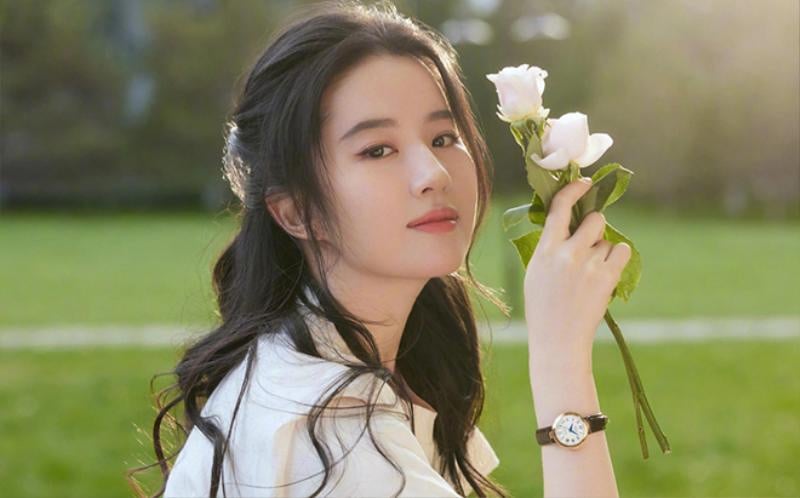 Một chiếc cằm tròn và đầy đặn chính là nét tướng của người phụ nữ dễ gặp may mắn trong Shbet16 chơi game trực tuyến.