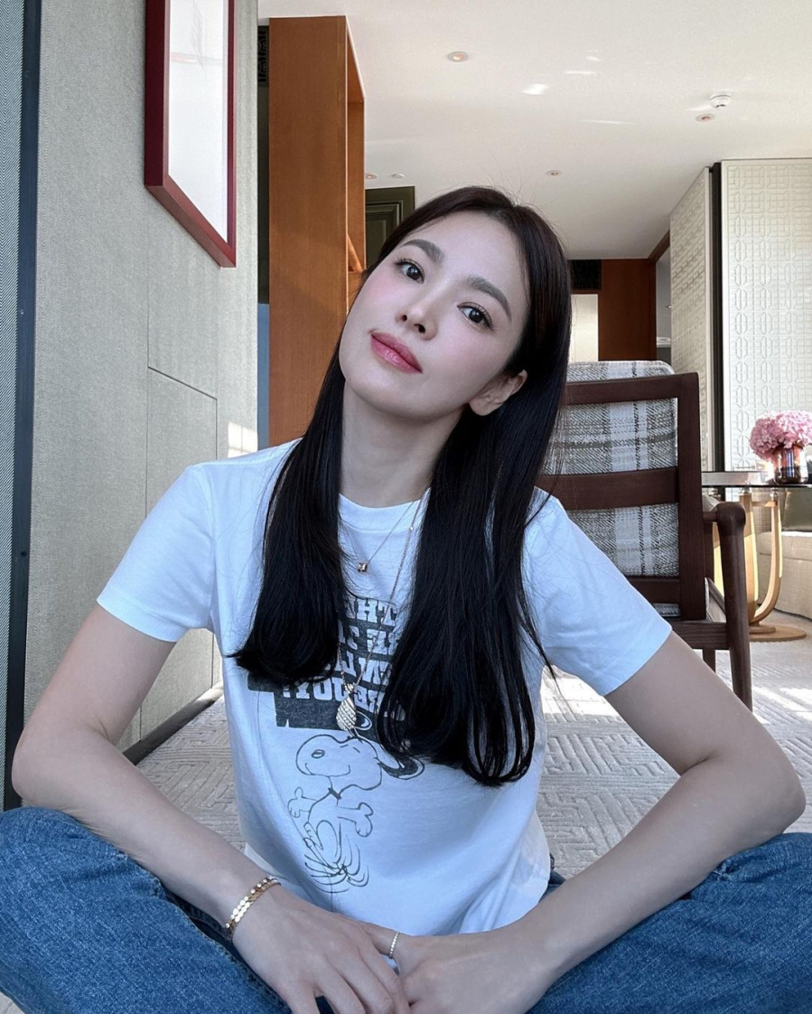 Sữa tươi chứa AHA và lượng khoáng chất dồi dào giúp làm mềm da và nhẹ nhàng loại bỏ tế bào chết, đồng thời giữ ẩm cho da. Axit lactic có trong sữa làm da đều màu hơn.    