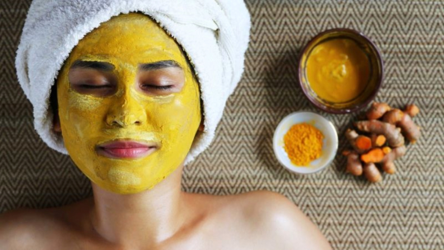 Mặt nạ từ tinh bột nghệ đang được chị em yêu thích. (Ảnh minh họa)