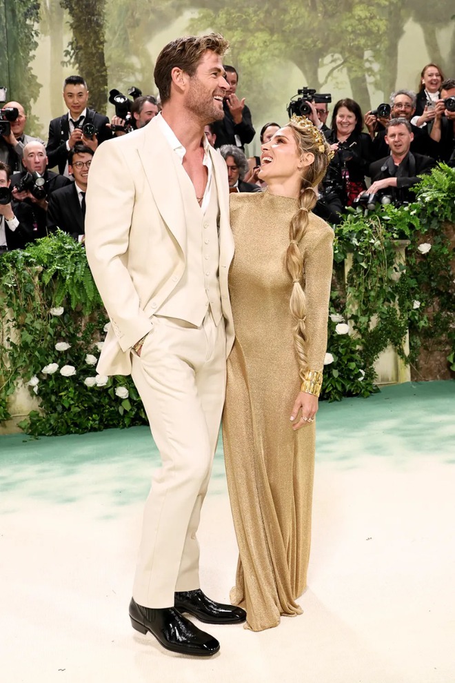 Chris Hemsworth xuất hiện cùng vợ mình là Elsa Pataky trong Shbet999 com đăng nhập Tom Ford nhưng bị chê nhạt nhẽo.     