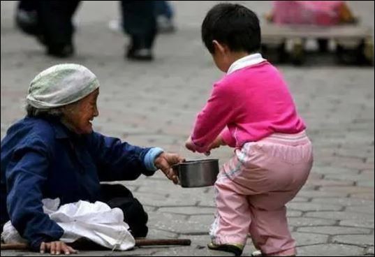 Những người sống giản dị thì họ không thích khoe khoang, không thích công danh (ảnh minh họa)