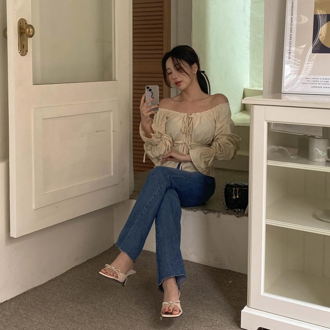Muốn mặc đẹp từ dạo phố tới đi du lịch, sandal dáng mule là mẫu giày rất đáng sắm cho tủ đồ.