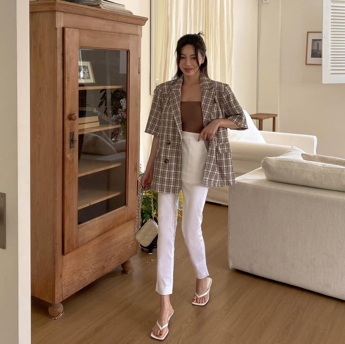 Sandal xỏ ngón cao gót đang rất được ưa chuộng.