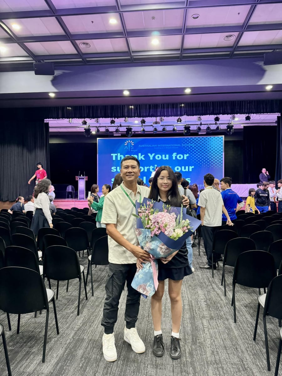 Hồ Hoài Anh hiếm hoi xuất hiện cùng con gái