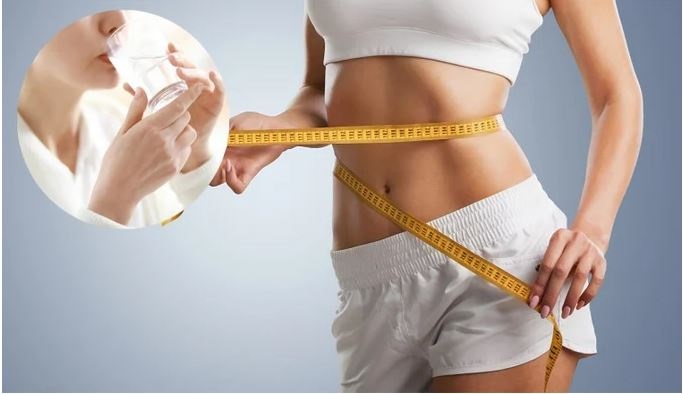 Mối quan hệ giữa uống nước và giảm cân