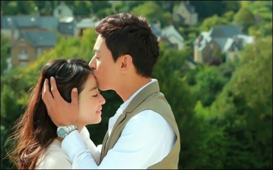 Là phụ nữ, trời ban cho mình nhan sắc nhưng cũng phải biết chăm chút để kéo dài thanh xuân. (ảnh minh họa)