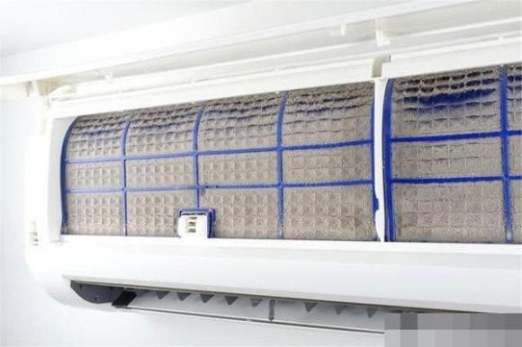 Ngắt kết nối điện của điều hòa. 