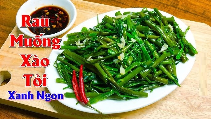 Đầu bếp chia sẻ: Có mẹo này xào rau muống với tỏi xanh giòn, thơm ngon gấp bội
