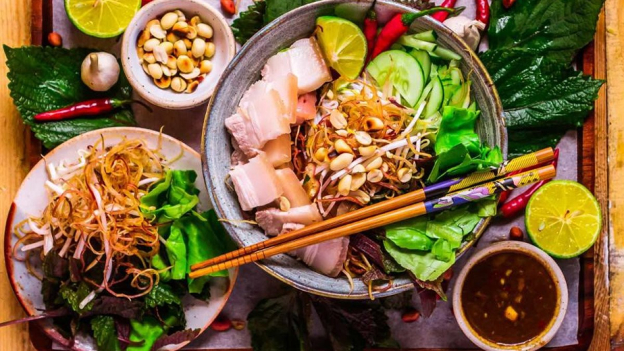 Thưởng thức bún mắm nêm Đà Nẵng 1 lần sẽ nhớ mãi