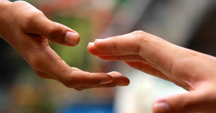 Tư vấn chuyện tình cảm riêng tư của người khác    
