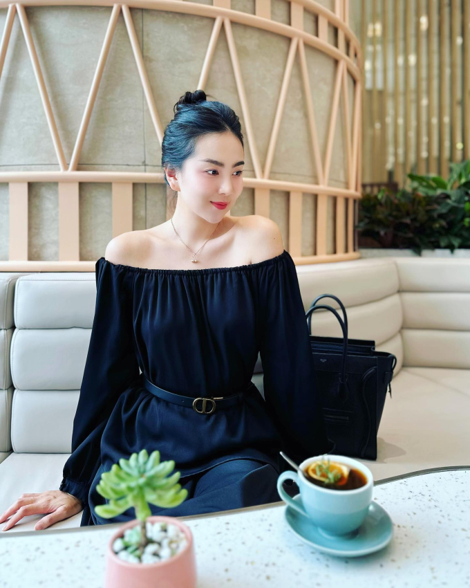 Chi tiết nhấn eo sẽ hack dáng và là điểm nhấn thú vị đấy nhé. 