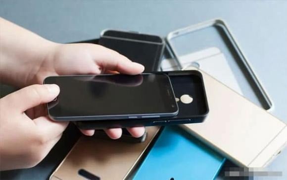 Sử dụng phương pháp sạc khi kích hoạt chế độ máy bay, thời gian sạc pin của điện thoại có thể giảm đi một nửa và bạn có thể sạc pin nhanh chóng hơn.
