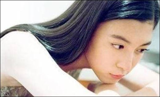 Phụ nữ đôi khi làm nũng sẽ khiến đàn ông cưng chiều.  (ảnh minh họa)