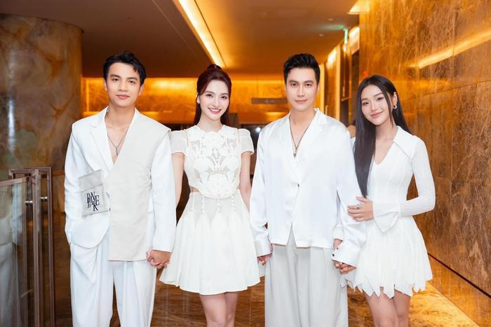 Việt Anh cũng dàn diễn viên trong họp báo mới đây. 