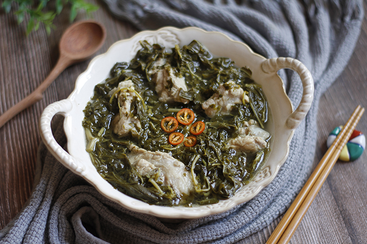 Rau sắn muối chua được bán với giá 45.000 - 50.000 đồng/kg