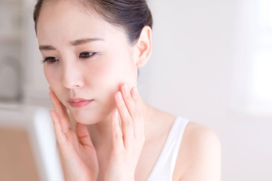 Những thói quen, lối sống không lành mạnh làm tăng tốc độ lão hóa da và có thể góp phần làm mỏng da