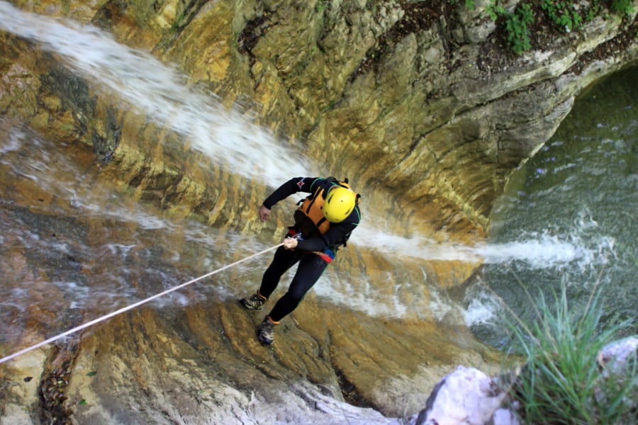 Canyoning chinh phục 7 tầng thác vĩ đại