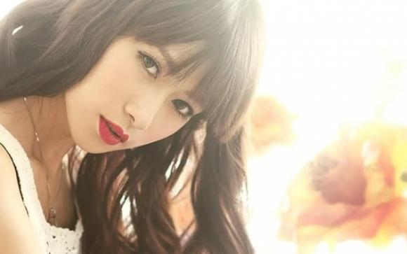 Thứ ba là làm tăng nếp nhăn. Nếu phụ nữ hóp má quá lâu, quá thường xuyên sẽ làm các nếp nhăn nhiều hơn. (ảnh minh họa)