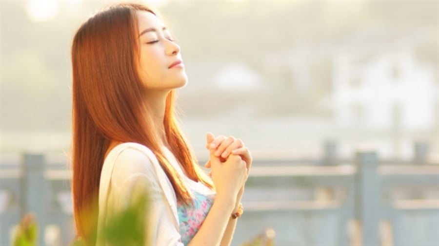 Quên đi tuổi tác, quên bệnh tật, quên ưu phiên... để đời nhẹ tênh. (Ảnh minh họa)