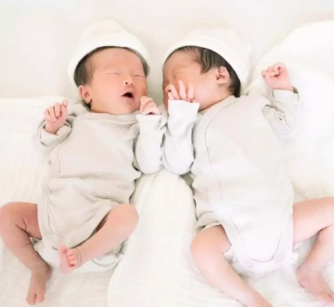Sam rất chăm khoe con trên MXH. 