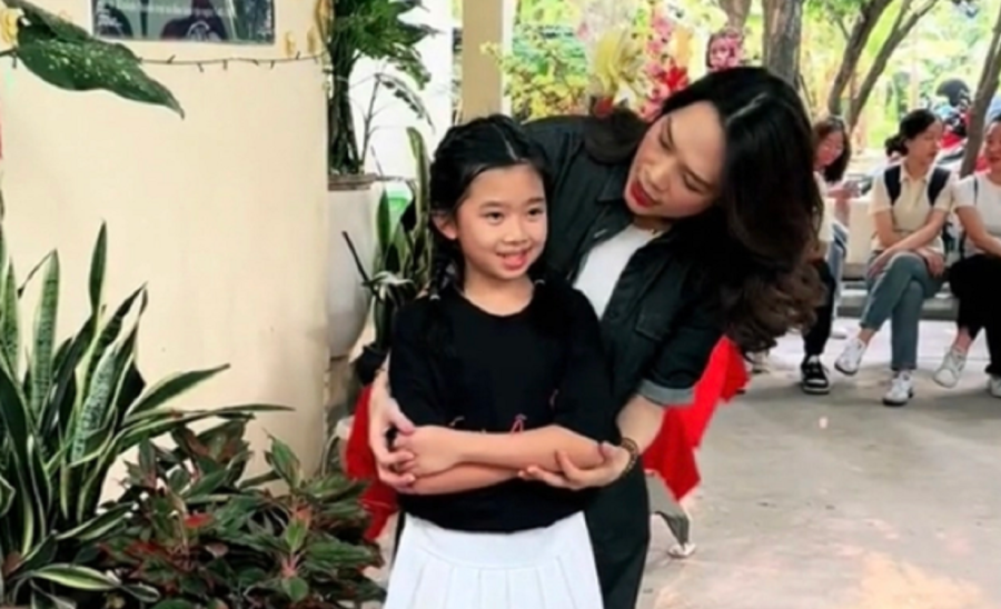 Phía Mỹ Tâm phủ nhận thông tin nhận nuôi bé Lavie    