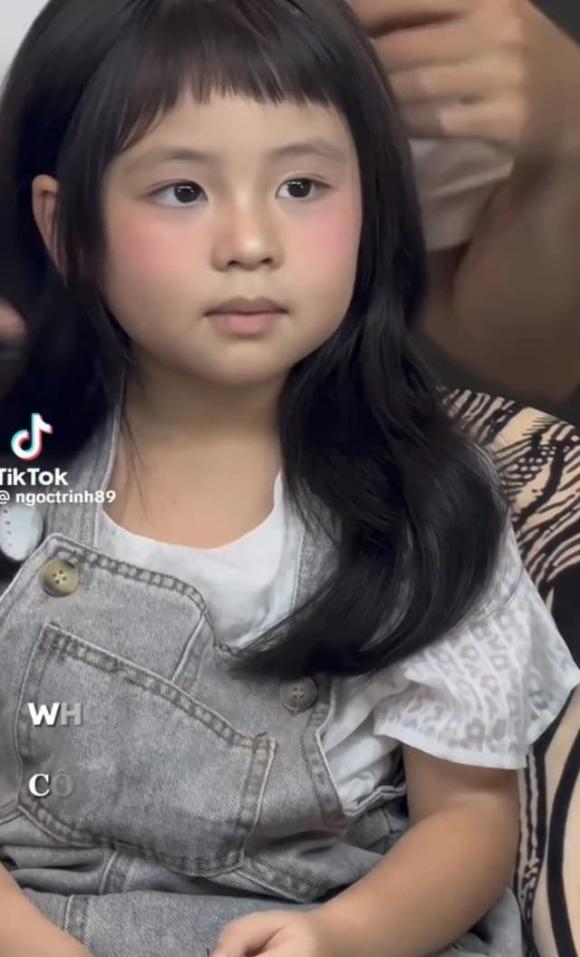 Ngọc Trinh đã đăng tải đoạn video mới trên trang cá nhân về nhóc tỳ này.