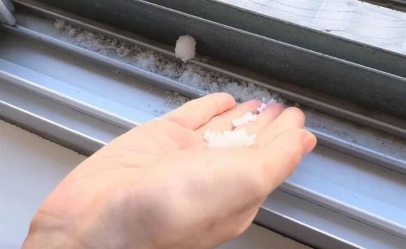 Việc kết hợp muối với bia sẽ giúp bệ cửa sổ nhà bạn sạch sẽ như mong đợi.