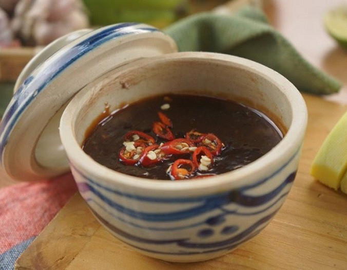 Khi mắm cáy đã hoàn thiện, nó có màu sắc hấp dẫn và hương vị đậm đà