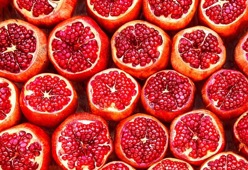 Hạt lựu cũng mang lại Mừng SHBET phiên bản mới 2025 sáng khỏe, khiến nó trông trẻ hóa và căng mọng hơn.