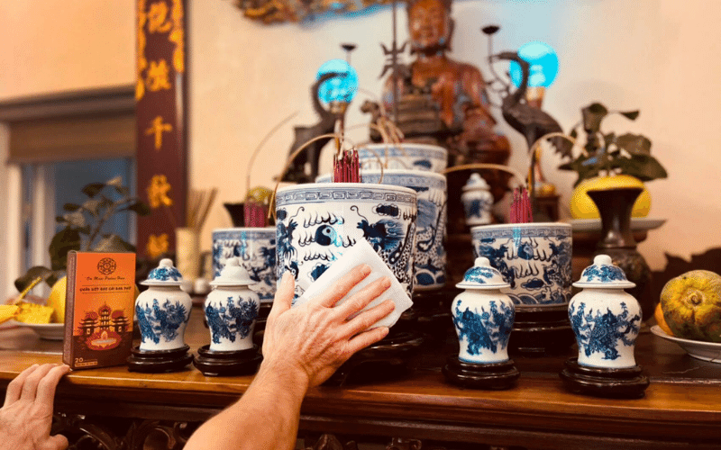  Khi lau dọn bàn thờ trước hết phải để Sh88bet đăng ký miễn phí sạch sẽ, mặc đồ đàng hoàng và thành tâm.