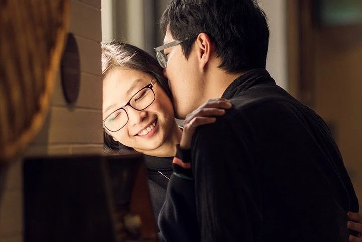 Khi người phụ nữ trở nên quá thân thiết và nói chuyện với anh ta về mọi thứ, liên hệ trực tiếp bất cứ khi nào cần, dù anh ta có bận hay không, điều này khiến anh ta cảm thấy bị can thiệp vào Shbet16 chơi game trực tuyến riêng tư.    