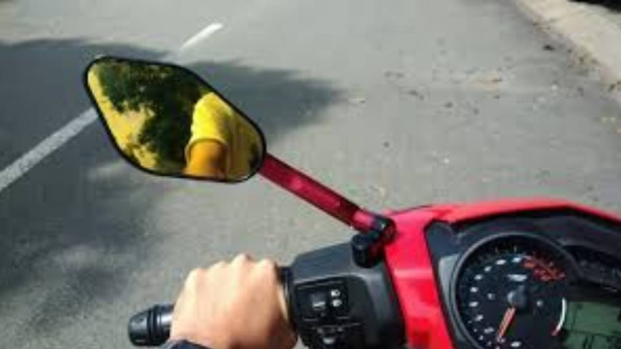 Xe máy thiếu gương chiếu hậu bên trái bị phạt hành chính bao nhiêu tiền?