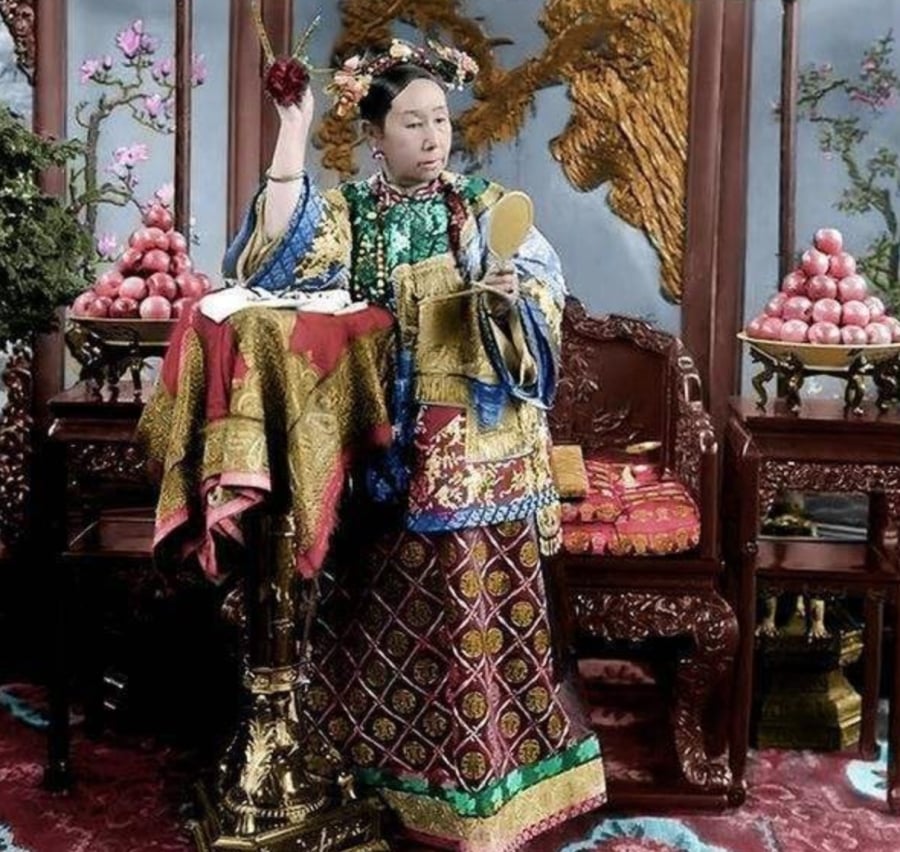 Theo nhiều thông tin, khi Từ Hi Thái hậu sinh ra, bà không khóc trong 3 ngày 3 đêm