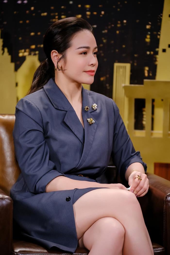 Nhật Kim Anh tiết lộ từng ở gầm sân khấu, ăn mỳ gói qua ngày  
