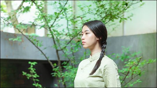Một người phụ nữ thú vị thì dù buồn hay vui, yêu hat ghét họ đều sống cực kỳ chân thật. (ảnh minh họa)