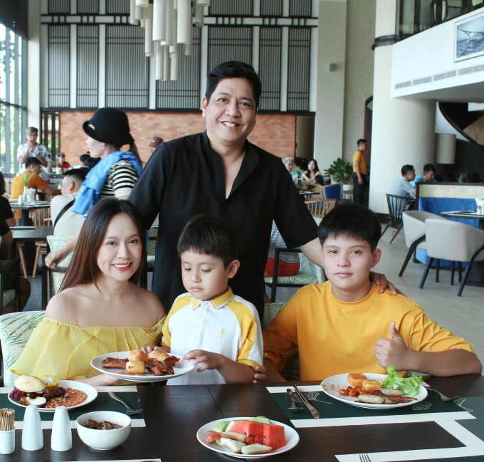 Gia đình hạnh phúc hiện tại của cặp đôi nghệ sĩ