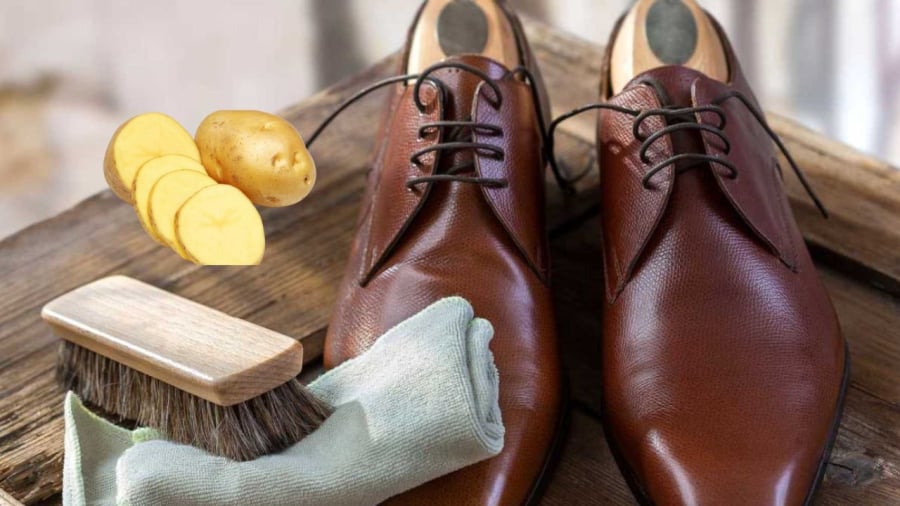 Chà xát vỏ khoai tây giúp làm sạch đồ da