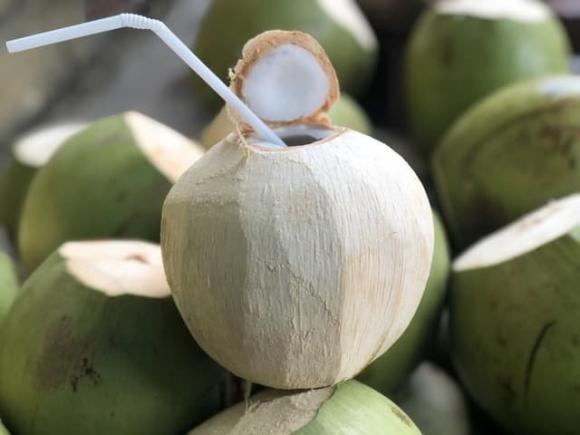 Nước dừa là thức uống giàu dinh dưỡng và khoáng chất, được rất nhiều người ưa thích. 