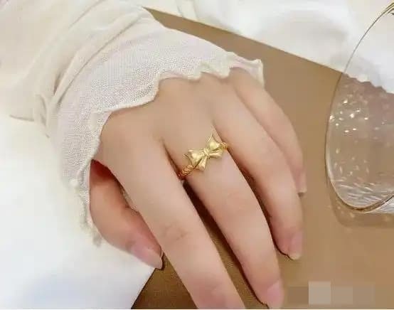 Với sự phát triển của xã hội, nhiều người đã chú ý đến hình ảnh của bản thân và trang trí cho mình những món đồ Shbet111 kèo cá cược world cup bằng vàng để thể hiện sự sang trọng. 