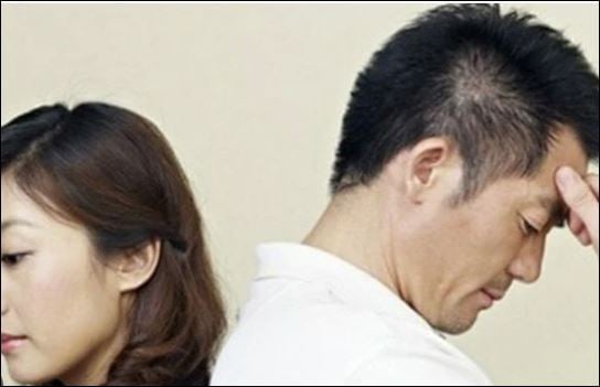 Nhiều người cảm thấy bị cô lập sau khi mất đi người bạn đời và có xu hướng tìm kiếm sự quan tâm từ con cái.  (ảnh minh họa)