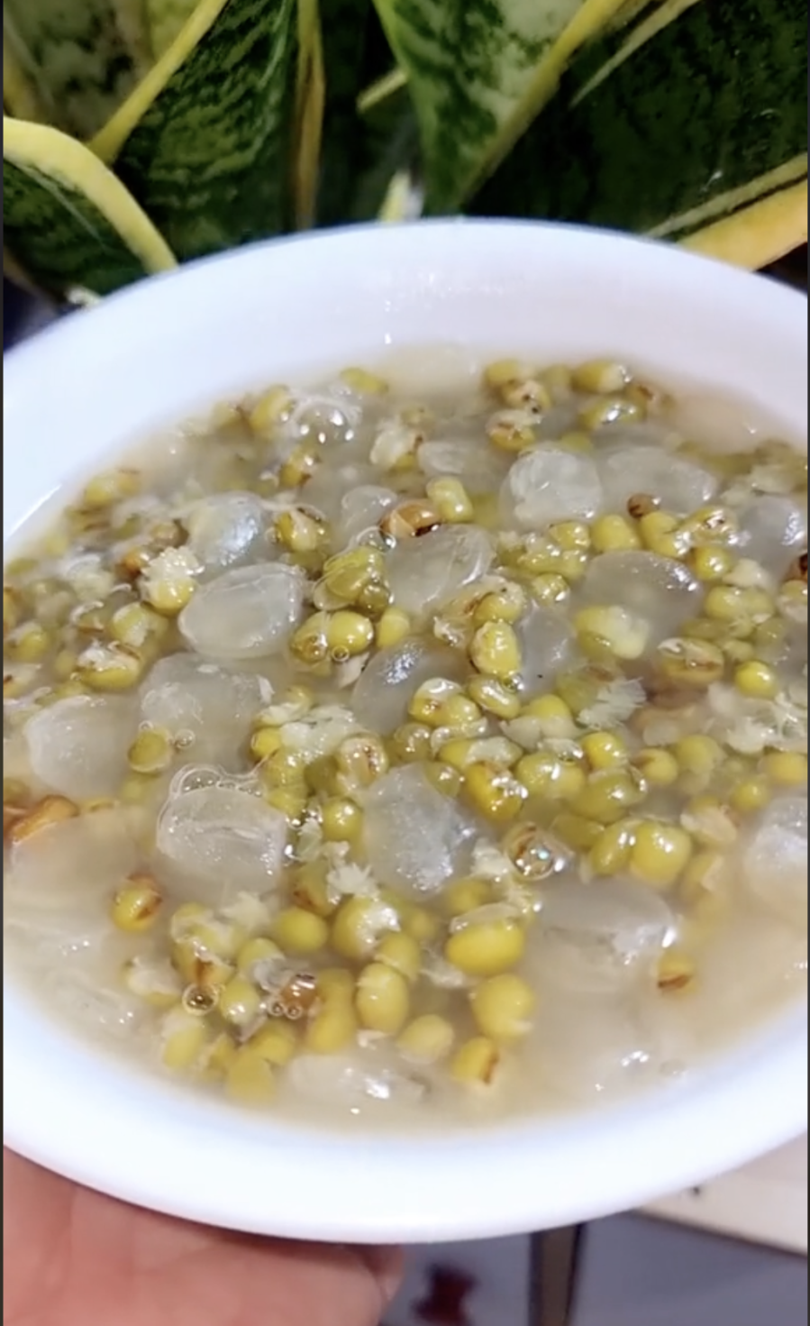 Hạt ô môi nấu chè có hương vị rất độc đáo và ngon miệng