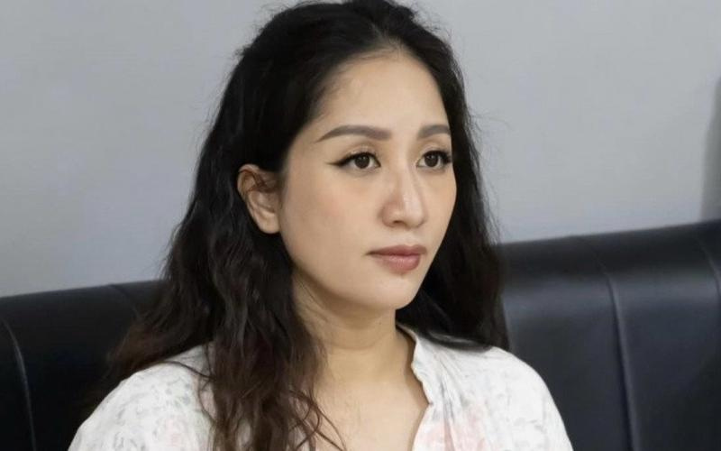 Khánh Thi công khai đòi nợ