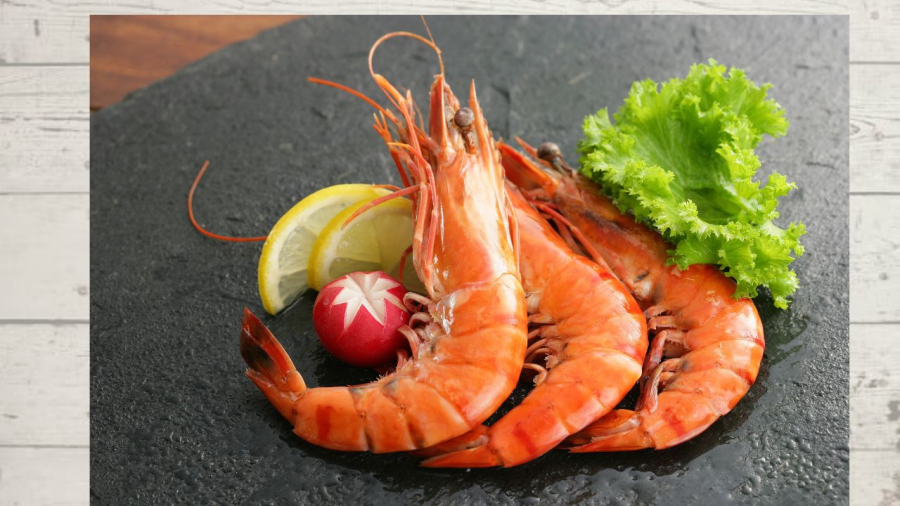 Tôm biển muốn ngon chắc thịt nên khử tanh với nước rượu đường